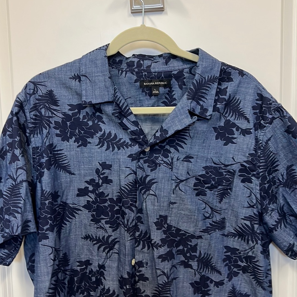 Men’s banana republic, short sleeve button down, tropical, print in blue